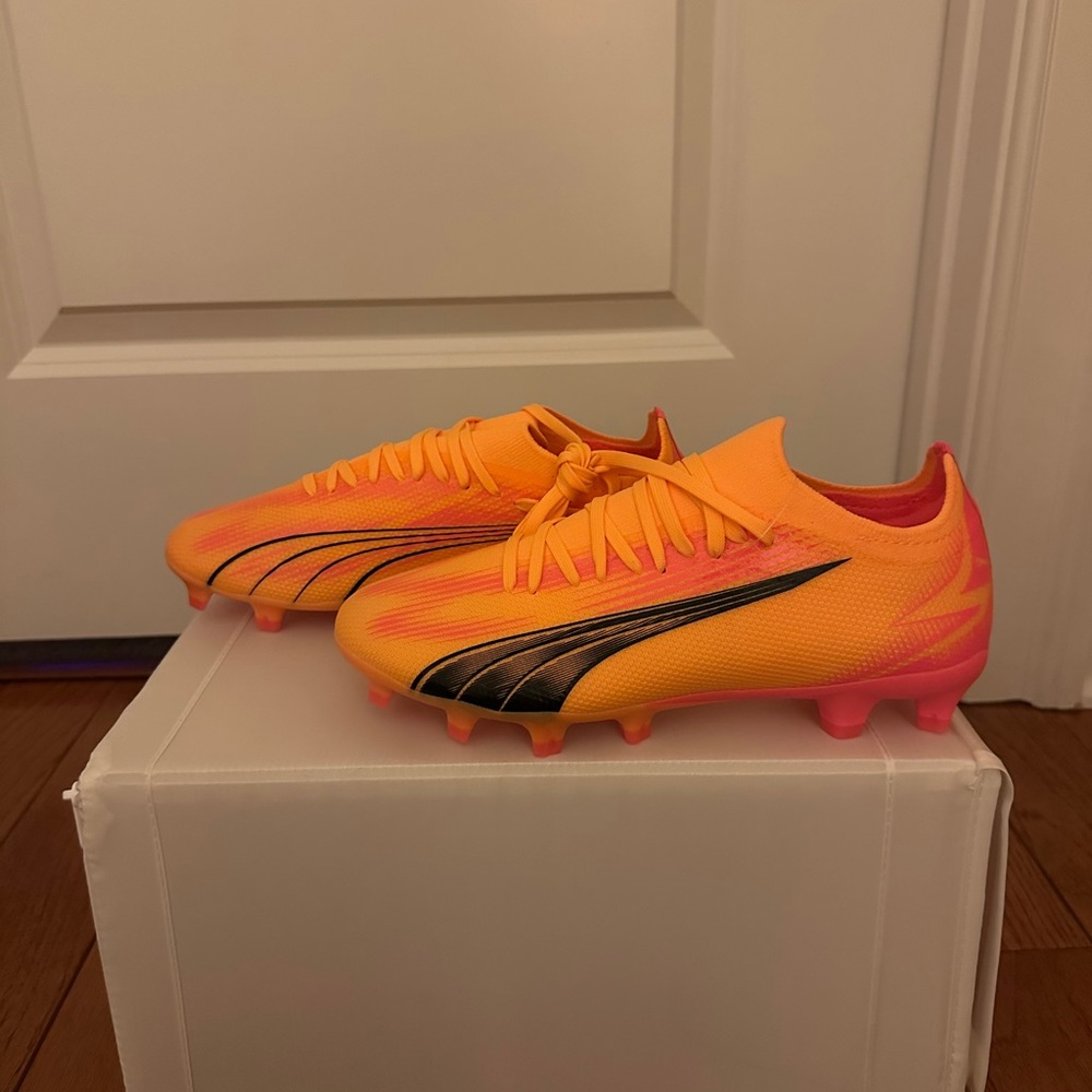 Puma Bright Orange with Pink Gradient Soccer Cleats never been worn before.